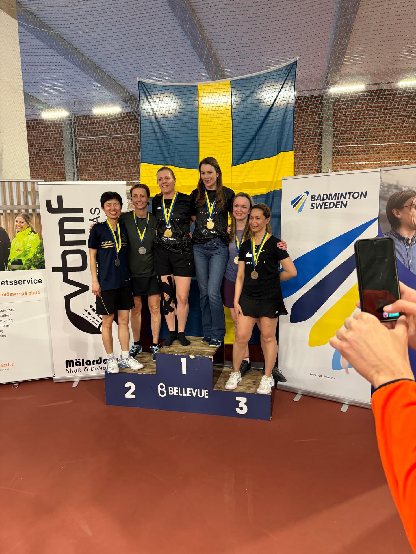 Klubbens spelare på prispallen med medaljer