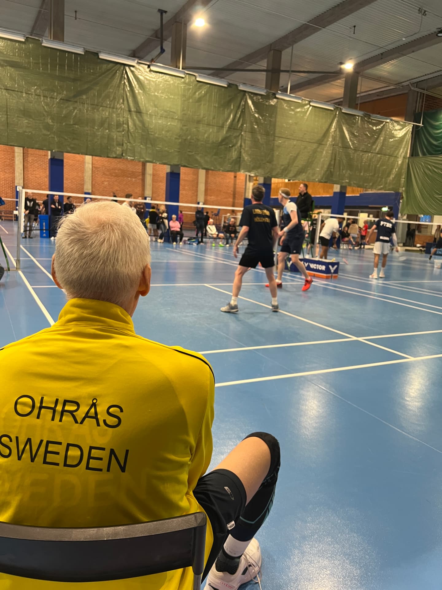 Matchspel på blå banor i hallen
